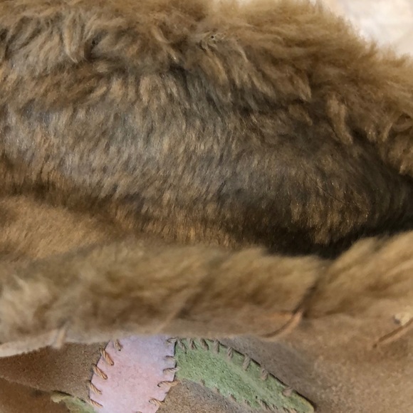 Boho Sherpa lined faux suede embroidered boots - Picture 5 of 6